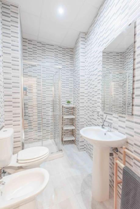 Relaxing Apartment With Parking In The Center By Rems Malaga Ngoại thất bức ảnh